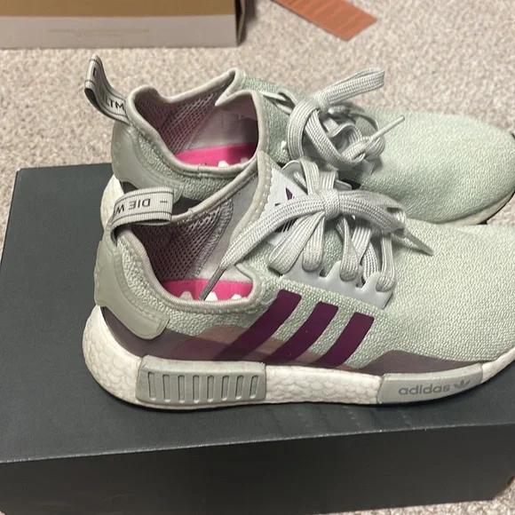 Adidas gently used - Picture 3 of 6